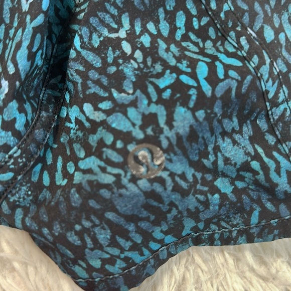 Lululemon Tracker Short V *4" Illuminate Multi Black / Black - Picture 4 of 6